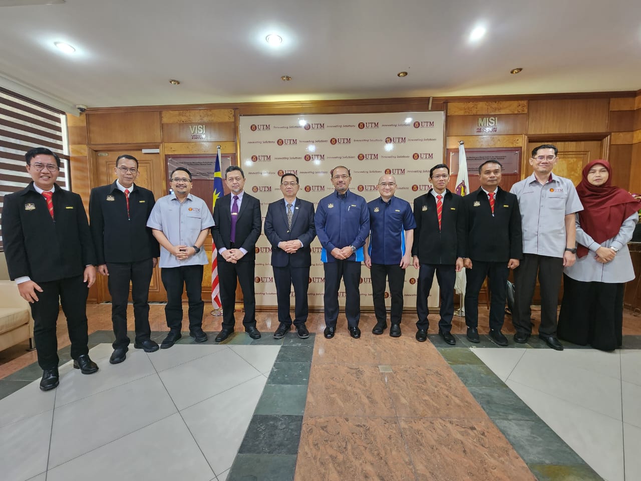 Gambar kenangan bersama Naib Canselor UTM Skudai